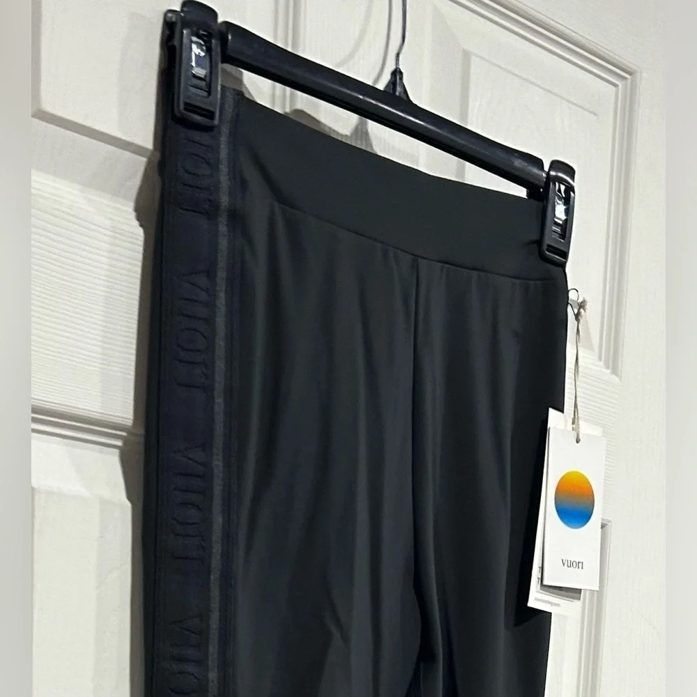 Vuori Women's Large Chilled Out Stirrup Legging Washed Black NWT Ultra High Rise